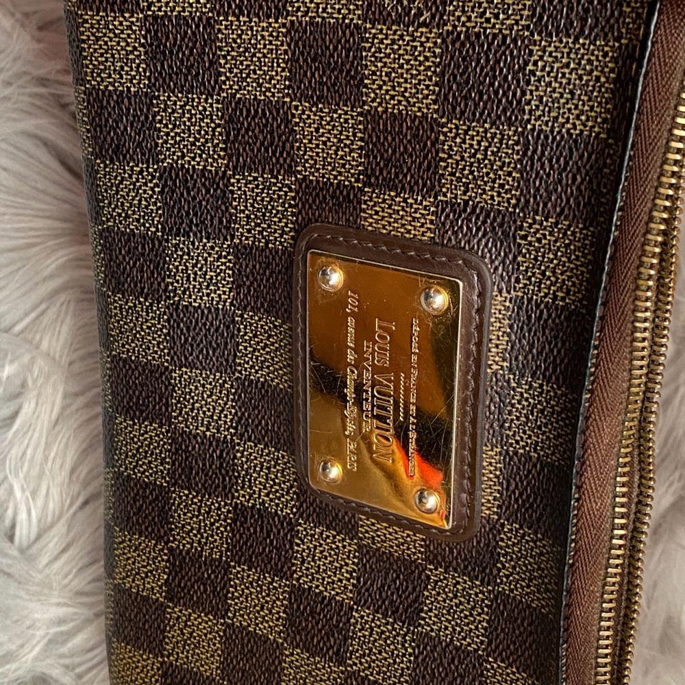 Louis Vuitton Eva Clutch in Damier Ebene